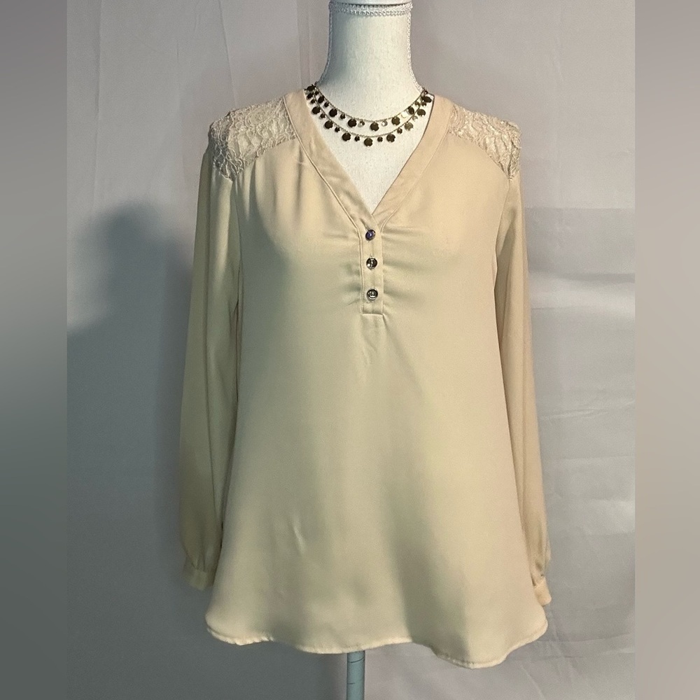 Blouses/flannels/button downs-2 for $15 or 3 for $20 (Mix & Match)
